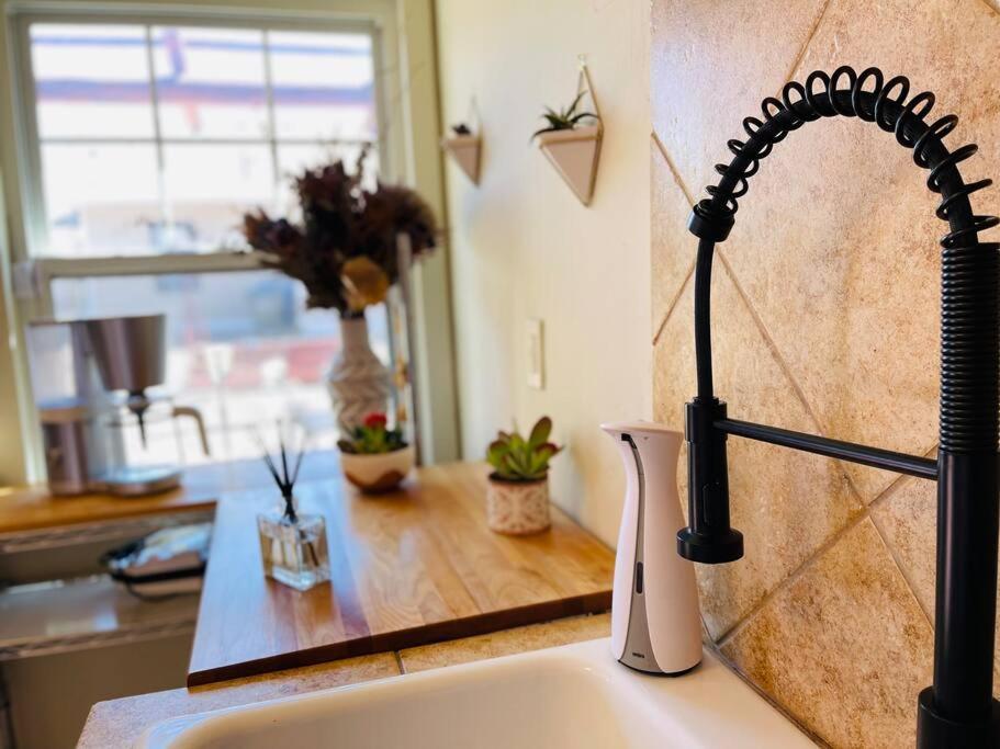 Quaint Historic Cottage In Downtown Phoenix Exterior foto